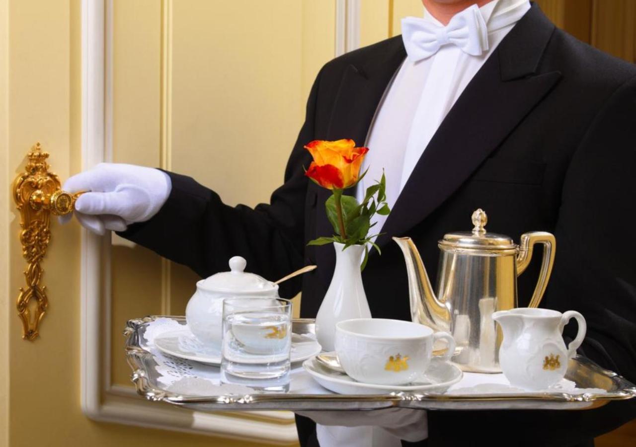 Hotel Day In Emporium Лахор Экстерьер фото