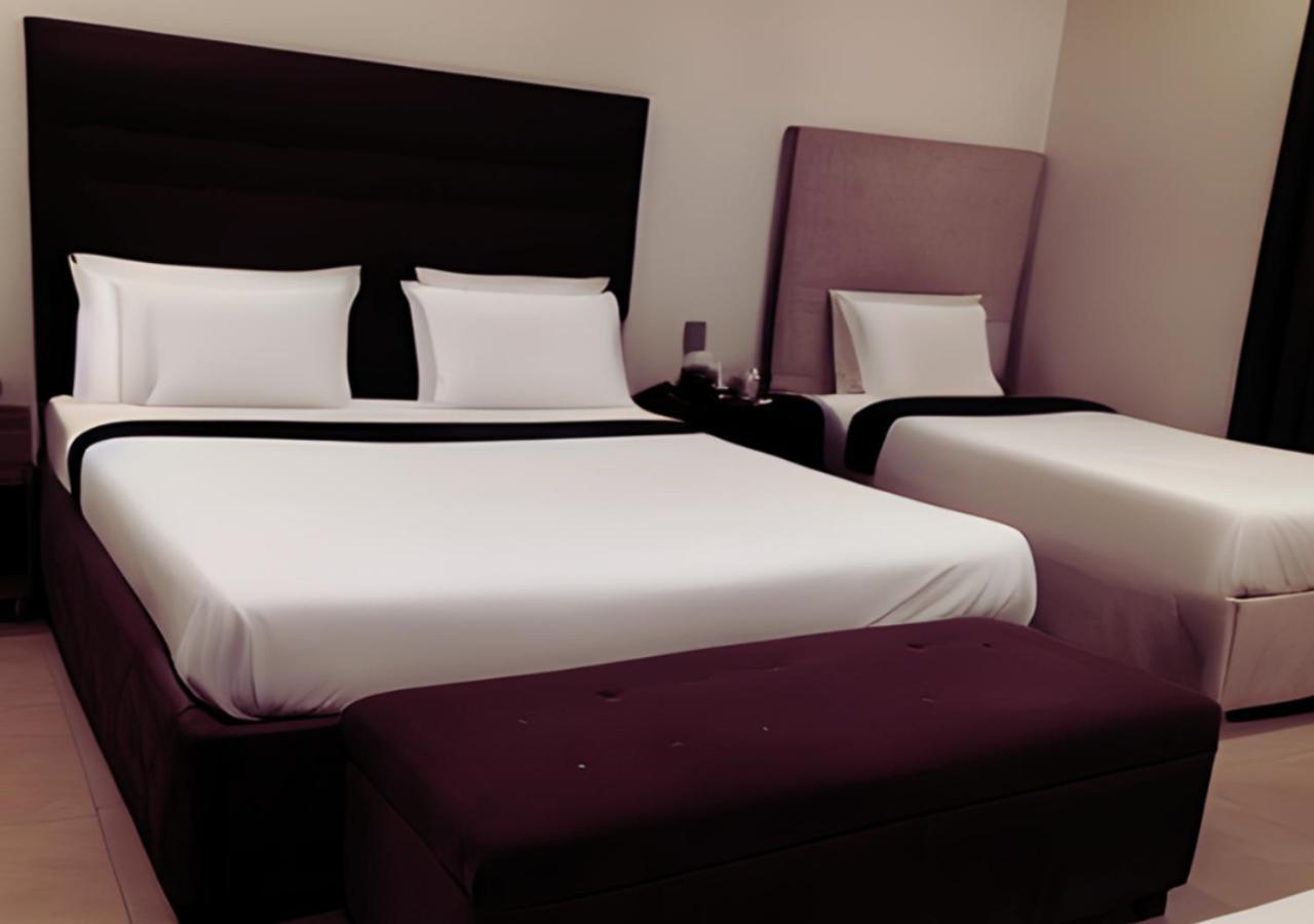 Hotel Day In Emporium Лахор Экстерьер фото